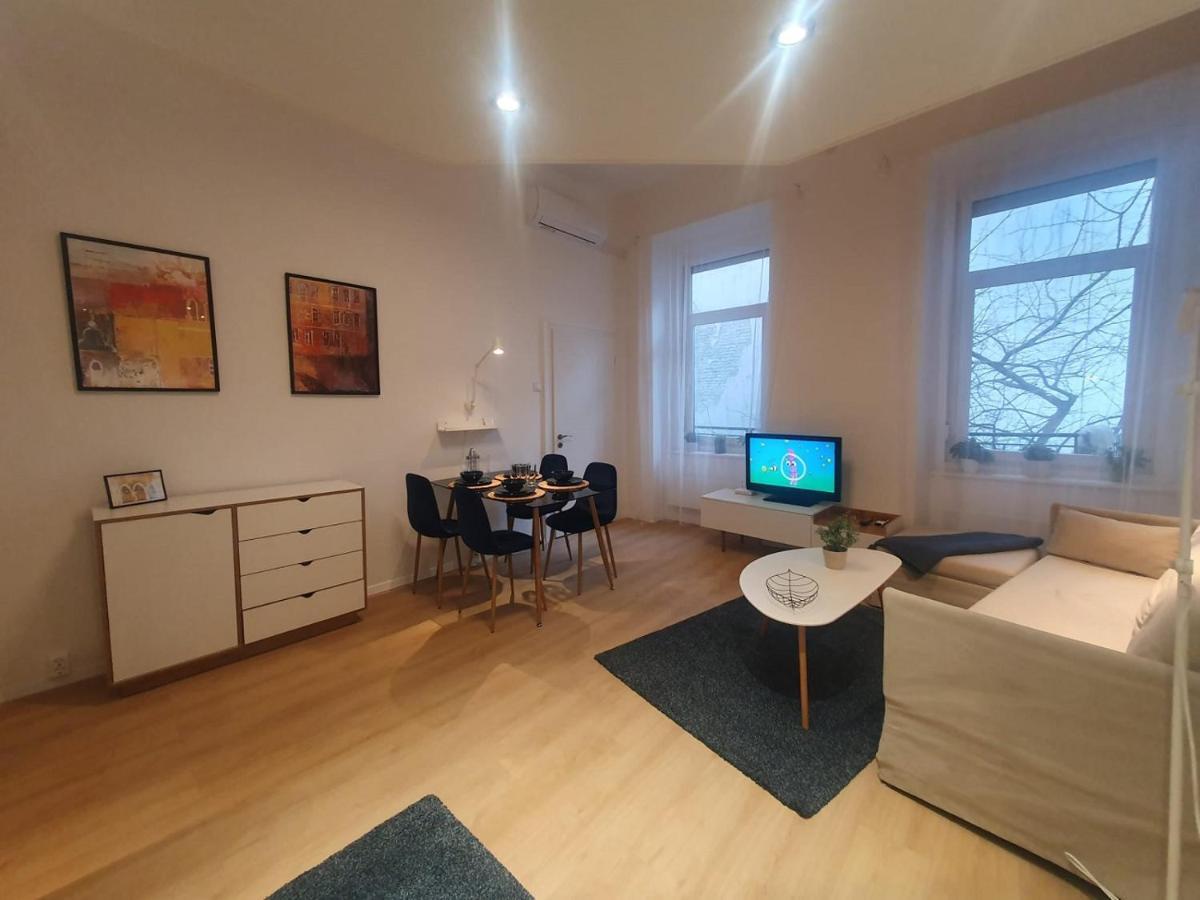 Petofi Apartment With Air Condition Budapeste Exterior foto